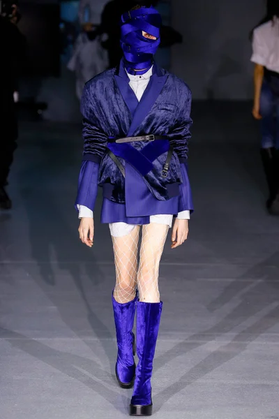 Look 10